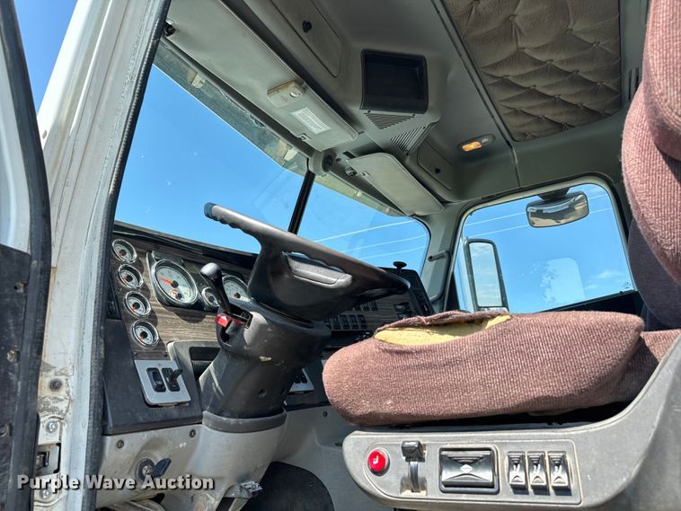 image for item EH3966 2020 Freightliner  122SD semi truck