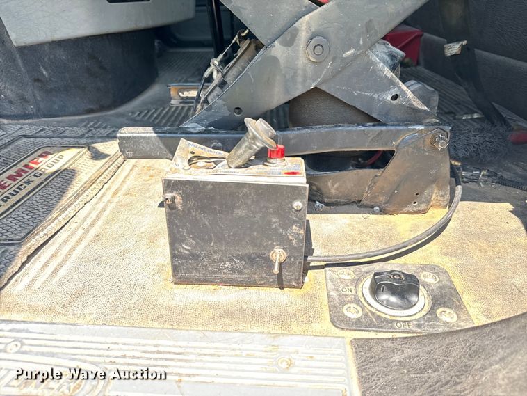 image for item EH3966 2020 Freightliner  122SD semi truck