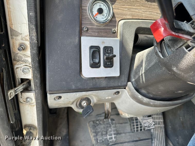 image for item EH3966 2020 Freightliner  122SD semi truck