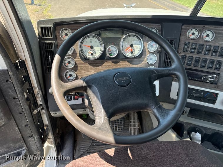 image for item EH3966 2020 Freightliner  122SD semi truck