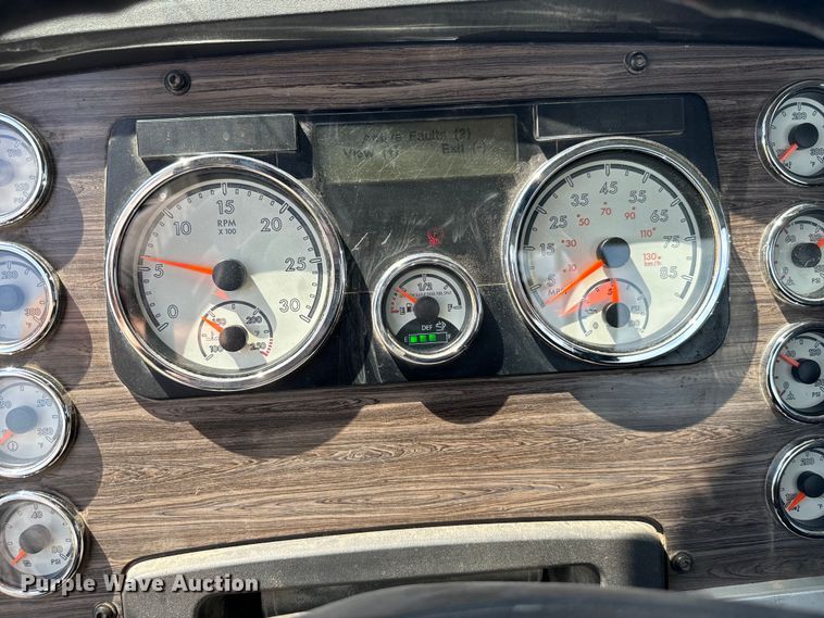 image for item EH3966 2020 Freightliner  122SD semi truck