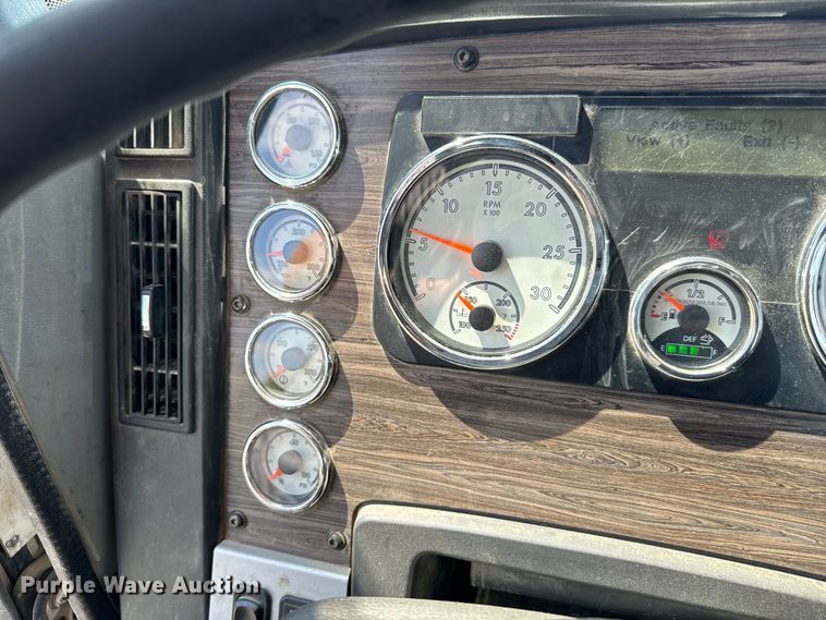 image for item EH3966 2020 Freightliner  122SD semi truck