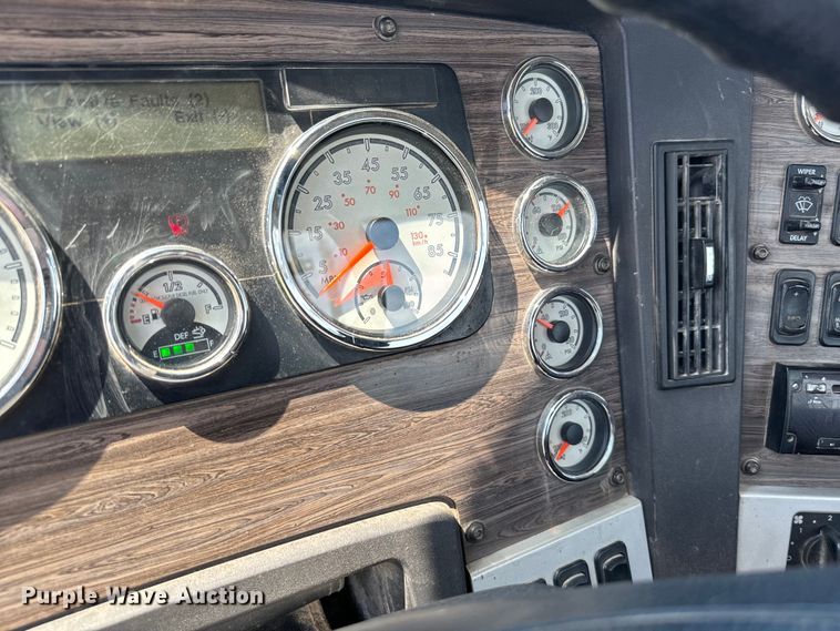 image for item EH3966 2020 Freightliner  122SD semi truck