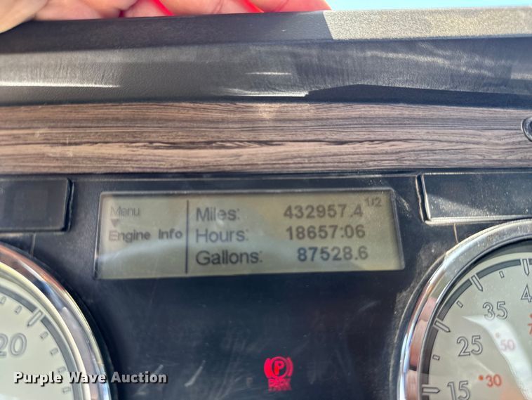 image for item EH3966 2020 Freightliner  122SD semi truck