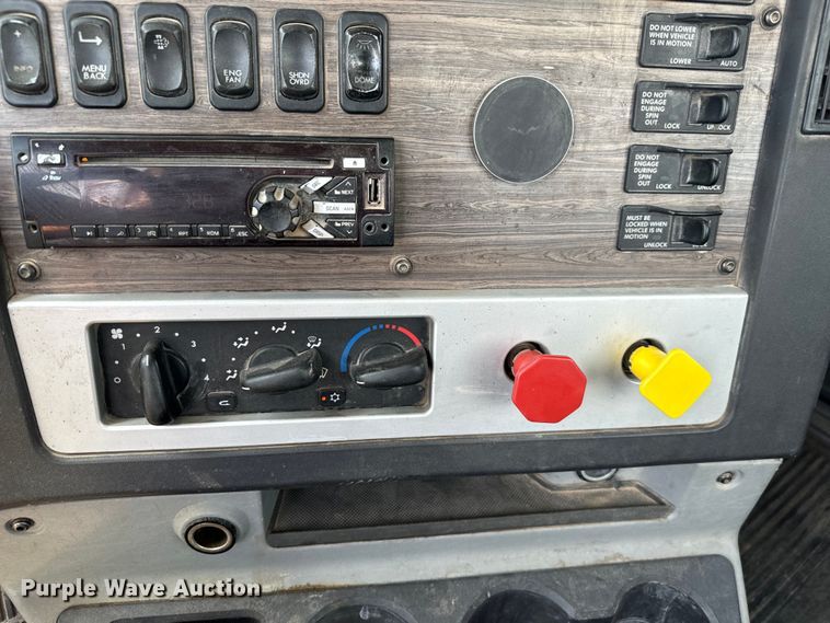 image for item EH3966 2020 Freightliner  122SD semi truck