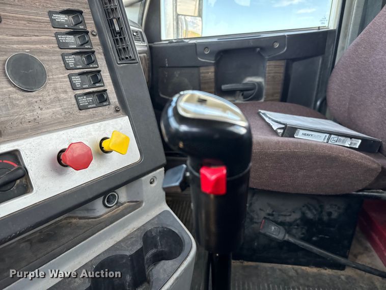 image for item EH3966 2020 Freightliner  122SD semi truck