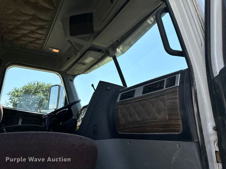 image for item EH3966 2020 Freightliner  122SD semi truck