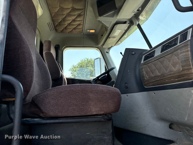 image for item EH3966 2020 Freightliner  122SD semi truck