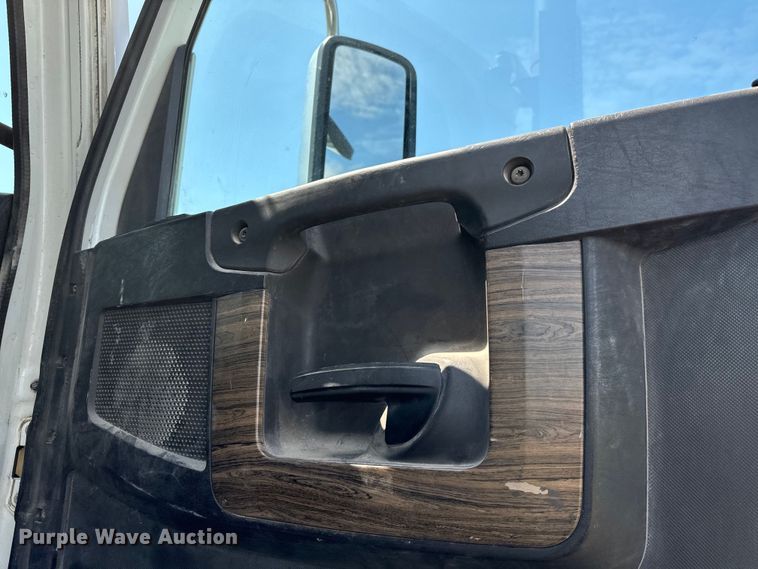 image for item EH3966 2020 Freightliner  122SD semi truck