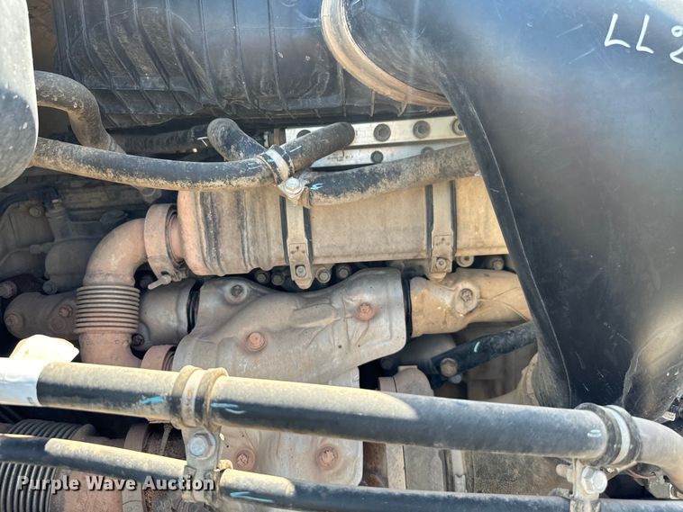 image for item EH3966 2020 Freightliner  122SD semi truck