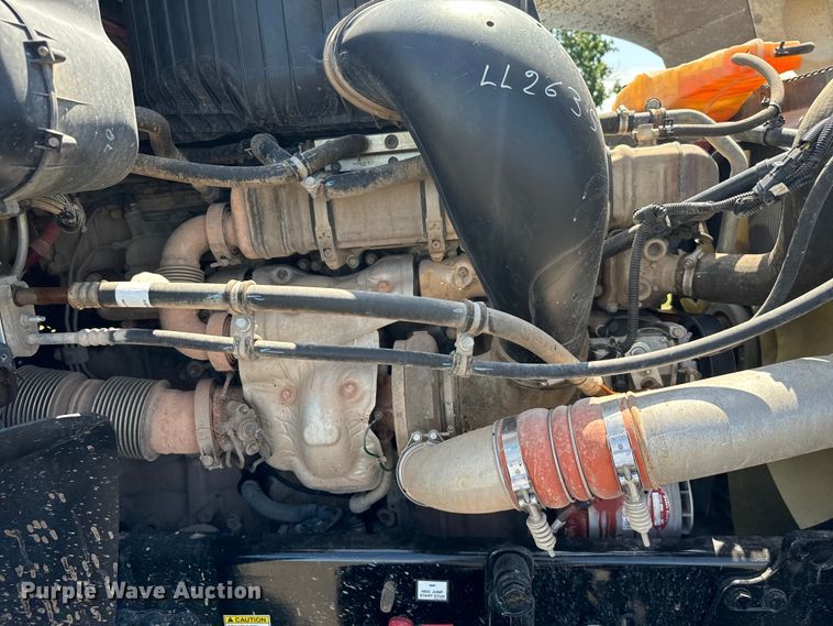 image for item EH3966 2020 Freightliner  122SD semi truck