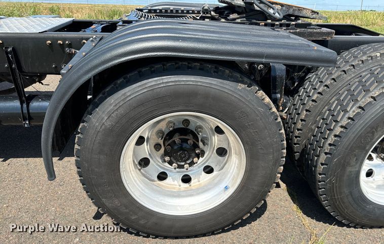 image for item EH3966 2020 Freightliner  122SD semi truck