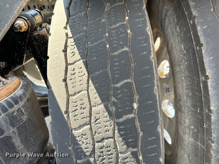 image for item EH3966 2020 Freightliner  122SD semi truck