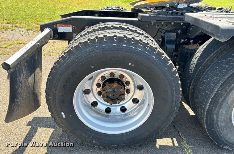 image for item EH3966 2020 Freightliner  122SD semi truck