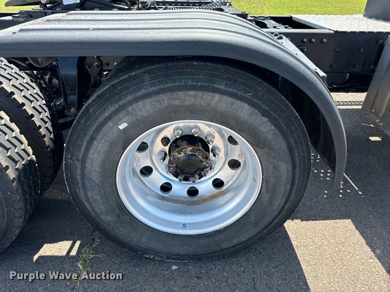 image for item EH3966 2020 Freightliner  122SD semi truck