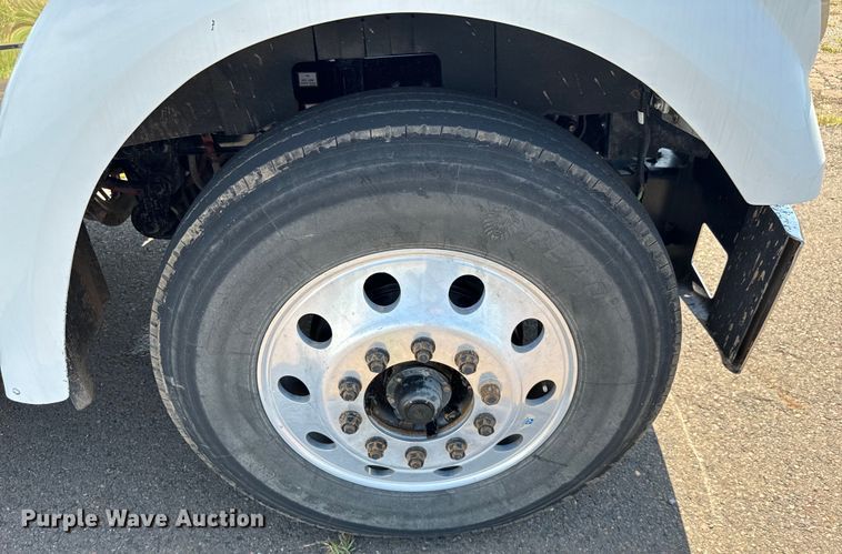 image for item EH3966 2020 Freightliner  122SD semi truck