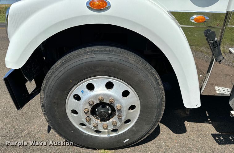 image for item EH3966 2020 Freightliner  122SD semi truck