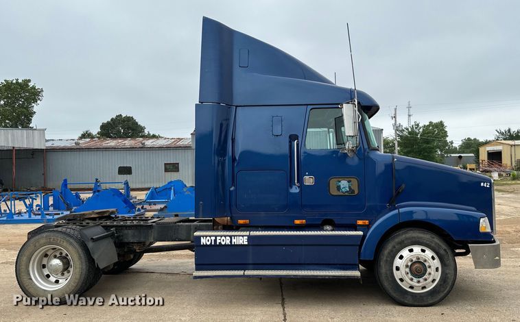 image for item EH3968 1991 White GMC  semi truck