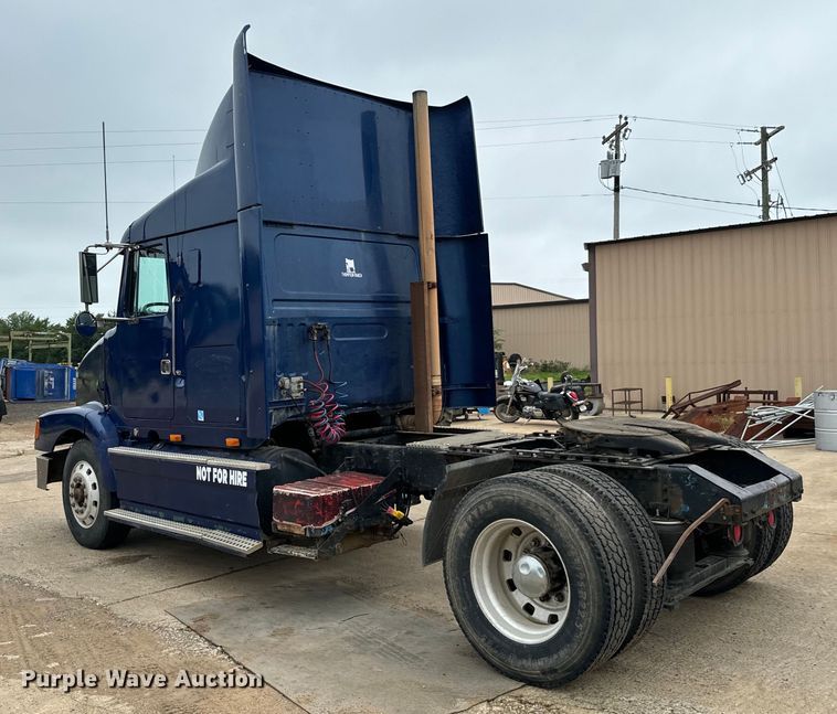 image for item EH3968 1991 White GMC  semi truck