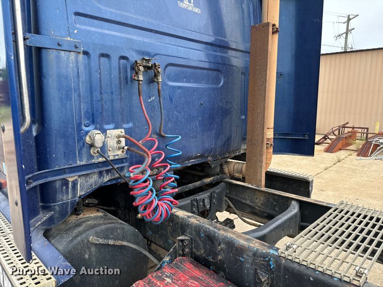 image for item EH3968 1991 White GMC  semi truck