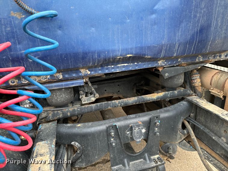 image for item EH3968 1991 White GMC  semi truck