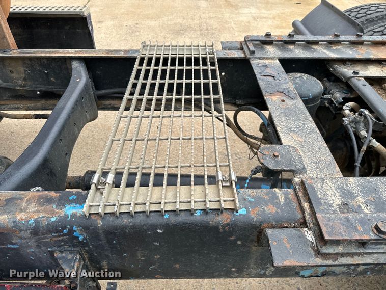 image for item EH3968 1991 White GMC  semi truck