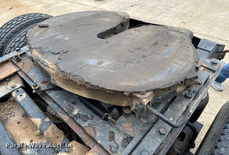 image for item EH3968 1991 White GMC  semi truck