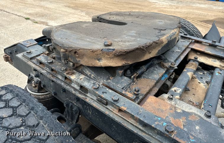 image for item EH3968 1991 White GMC  semi truck