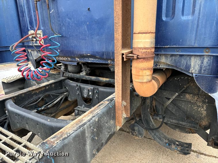 image for item EH3968 1991 White GMC  semi truck