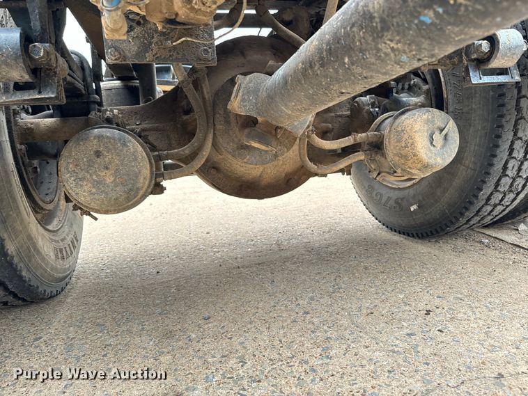 image for item EH3968 1991 White GMC  semi truck