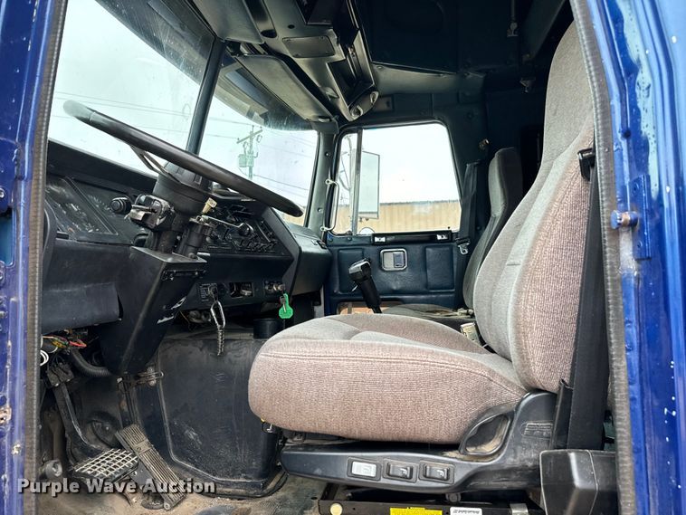 image for item EH3968 1991 White GMC  semi truck