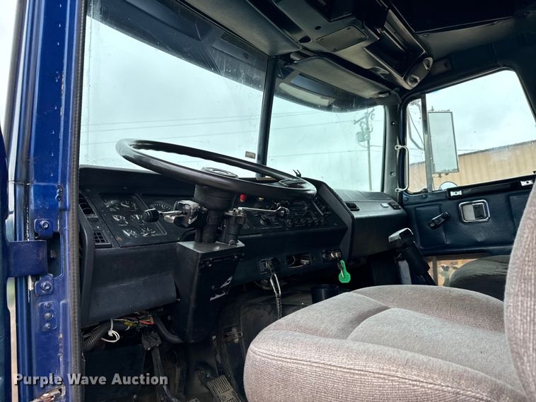 image for item EH3968 1991 White GMC  semi truck