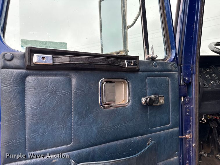 image for item EH3968 1991 White GMC  semi truck