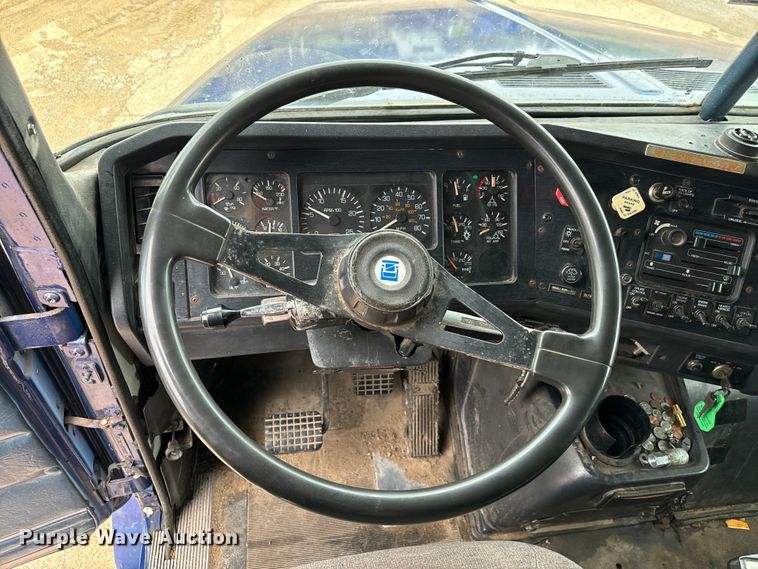 image for item EH3968 1991 White GMC  semi truck