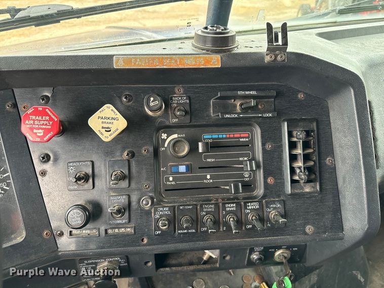 image for item EH3968 1991 White GMC  semi truck