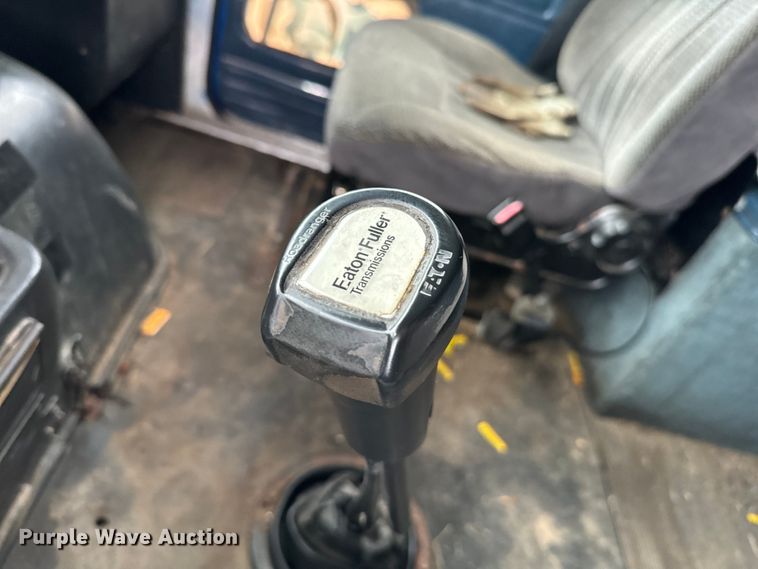 image for item EH3968 1991 White GMC  semi truck