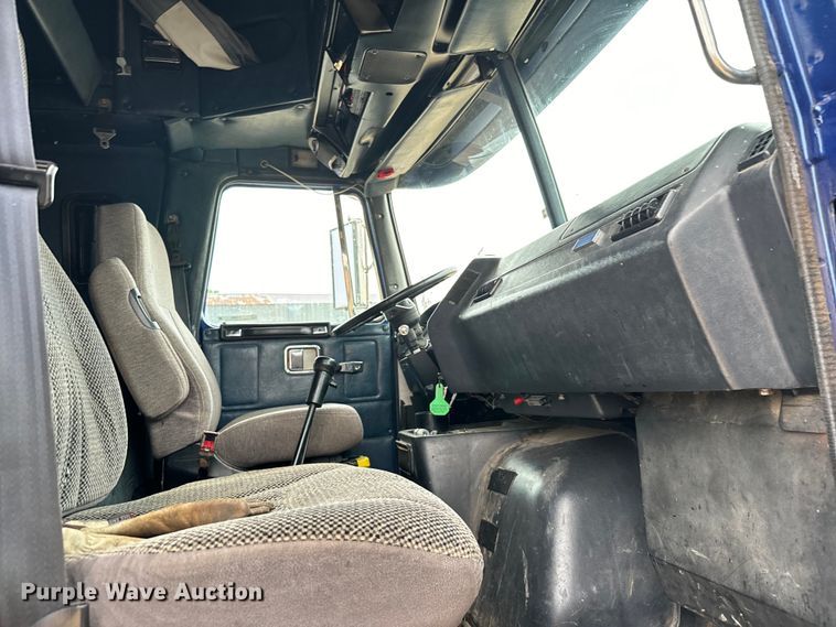 image for item EH3968 1991 White GMC  semi truck