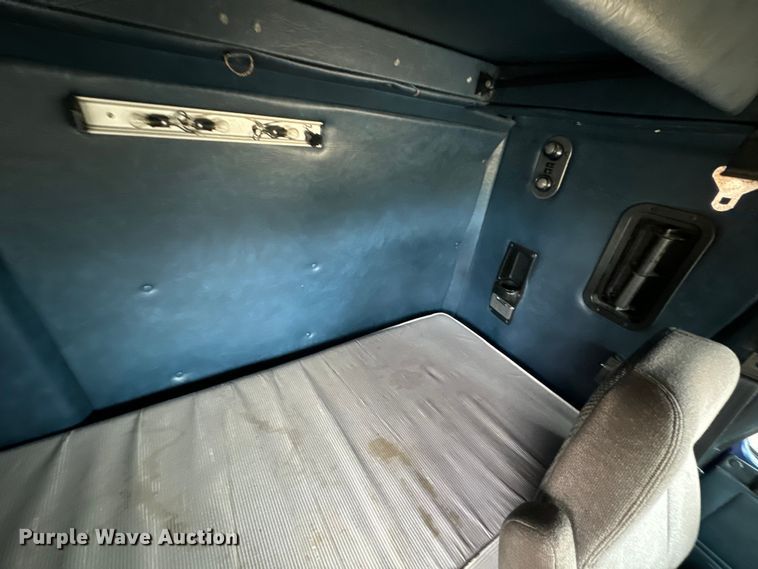 image for item EH3968 1991 White GMC  semi truck