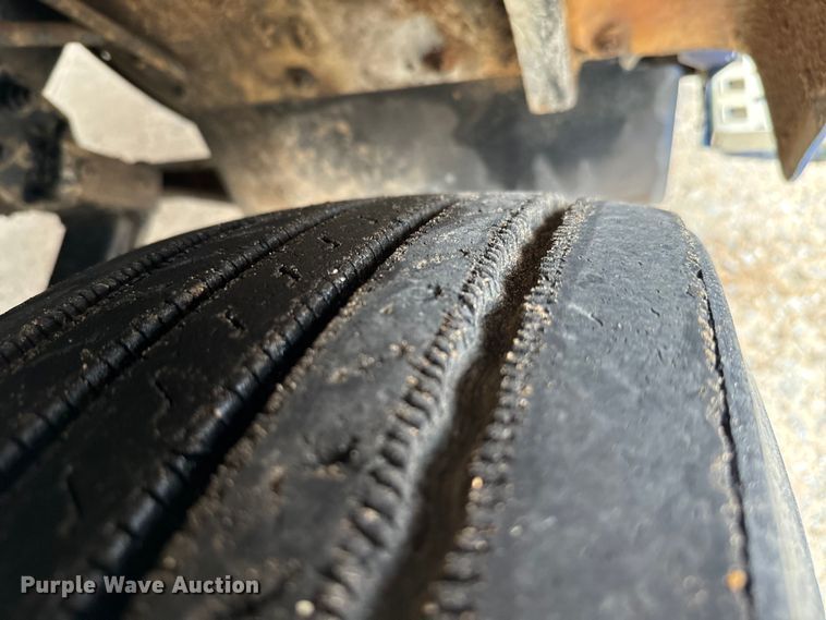 image for item EH3968 1991 White GMC  semi truck