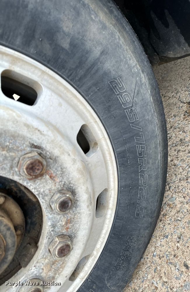 image for item EH3968 1991 White GMC  semi truck