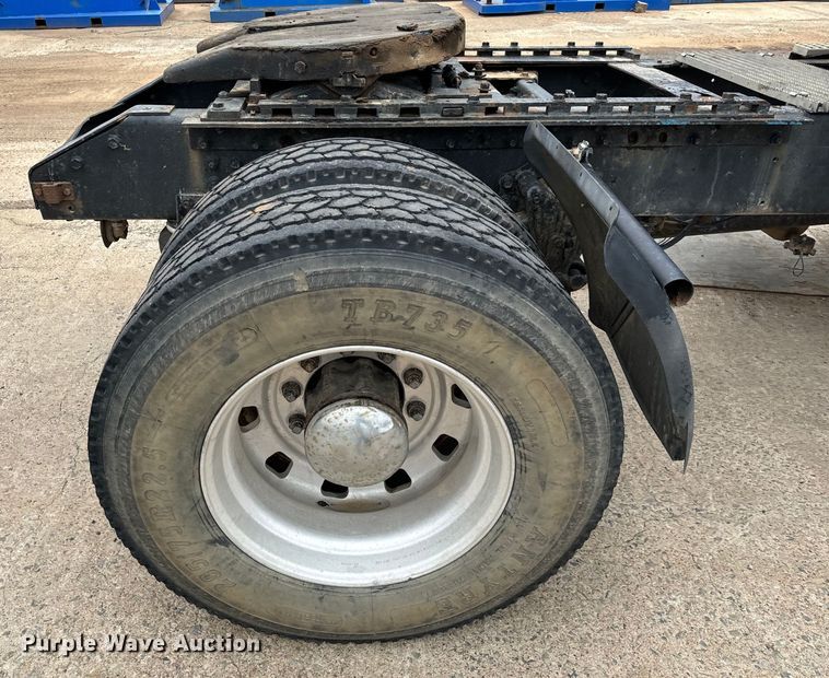 image for item EH3968 1991 White GMC  semi truck