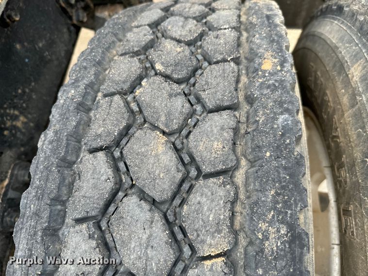 image for item EH3968 1991 White GMC  semi truck