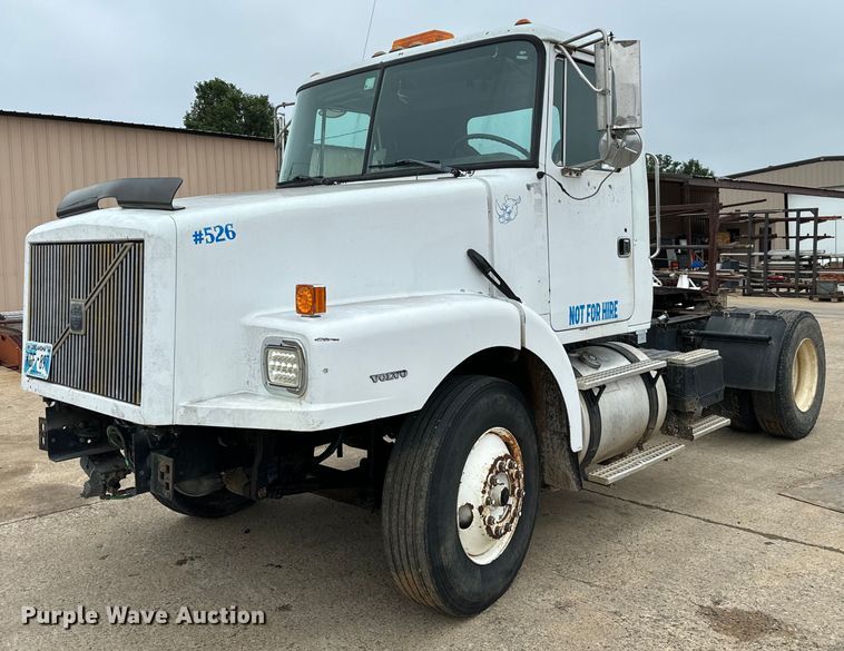 image for item EH3969 1997 Volvo WG Series semi truck