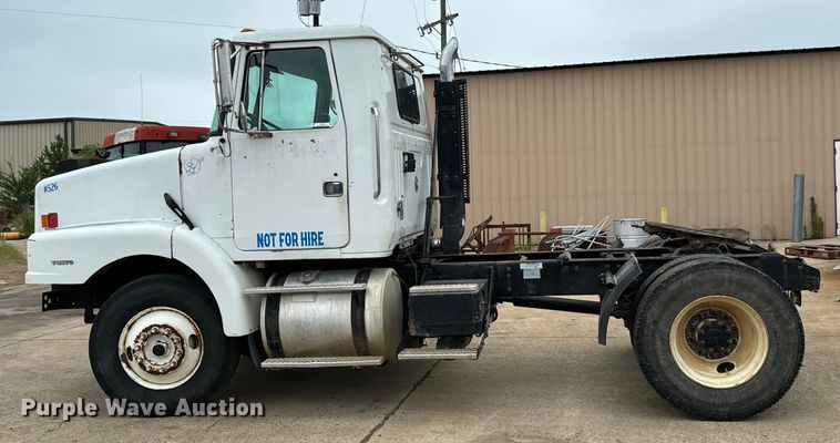 image for item EH3969 1997 Volvo WG Series semi truck