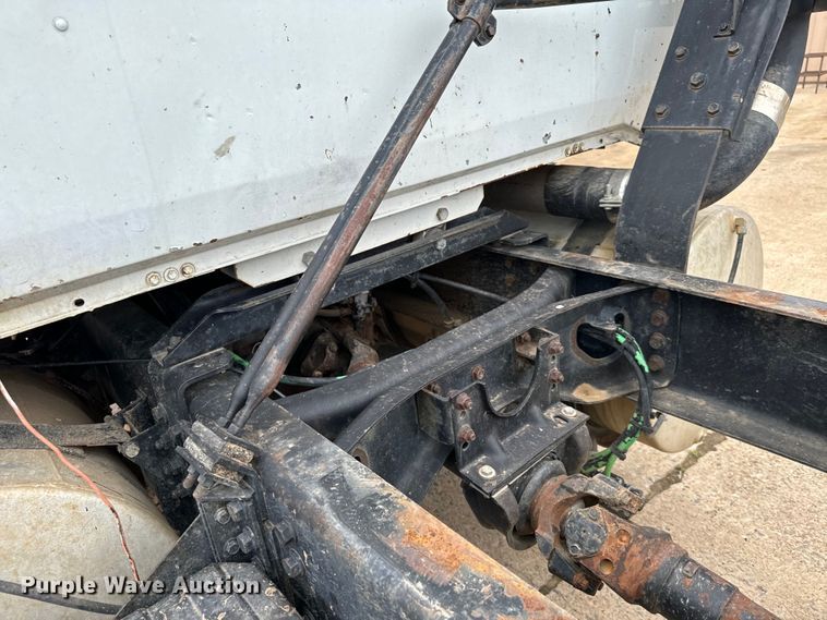 image for item EH3969 1997 Volvo WG Series semi truck