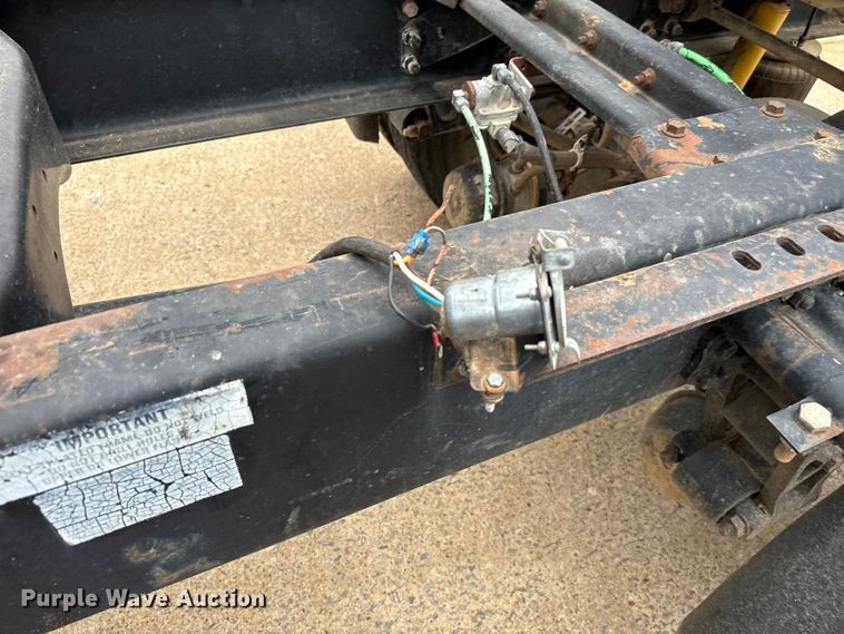 image for item EH3969 1997 Volvo WG Series semi truck