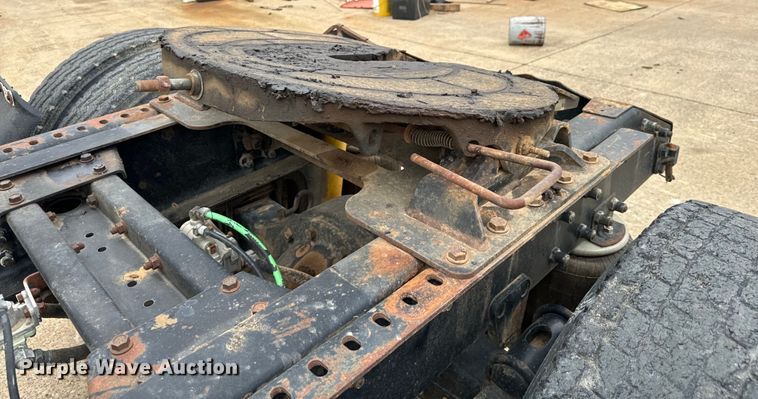 image for item EH3969 1997 Volvo WG Series semi truck