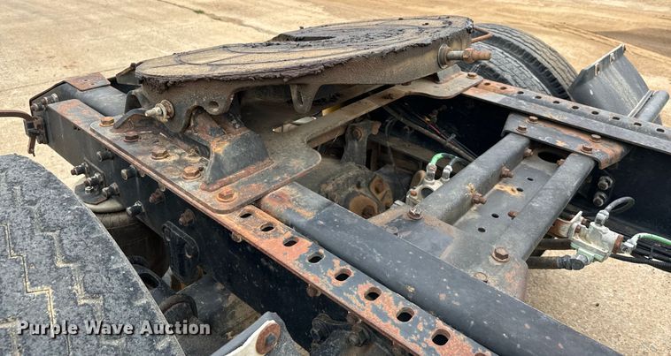 image for item EH3969 1997 Volvo WG Series semi truck