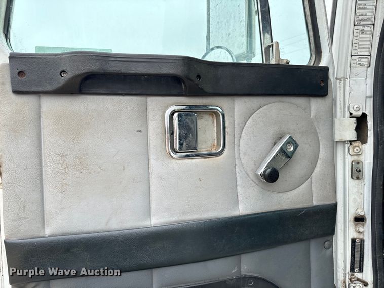 image for item EH3969 1997 Volvo WG Series semi truck