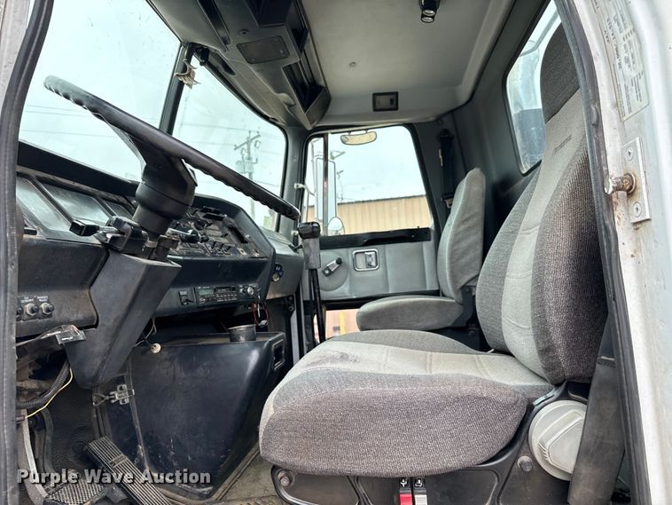 image for item EH3969 1997 Volvo WG Series semi truck